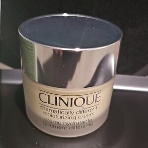 Clinique Dramatically Different Moisturizing Face Cream 1.7 oz